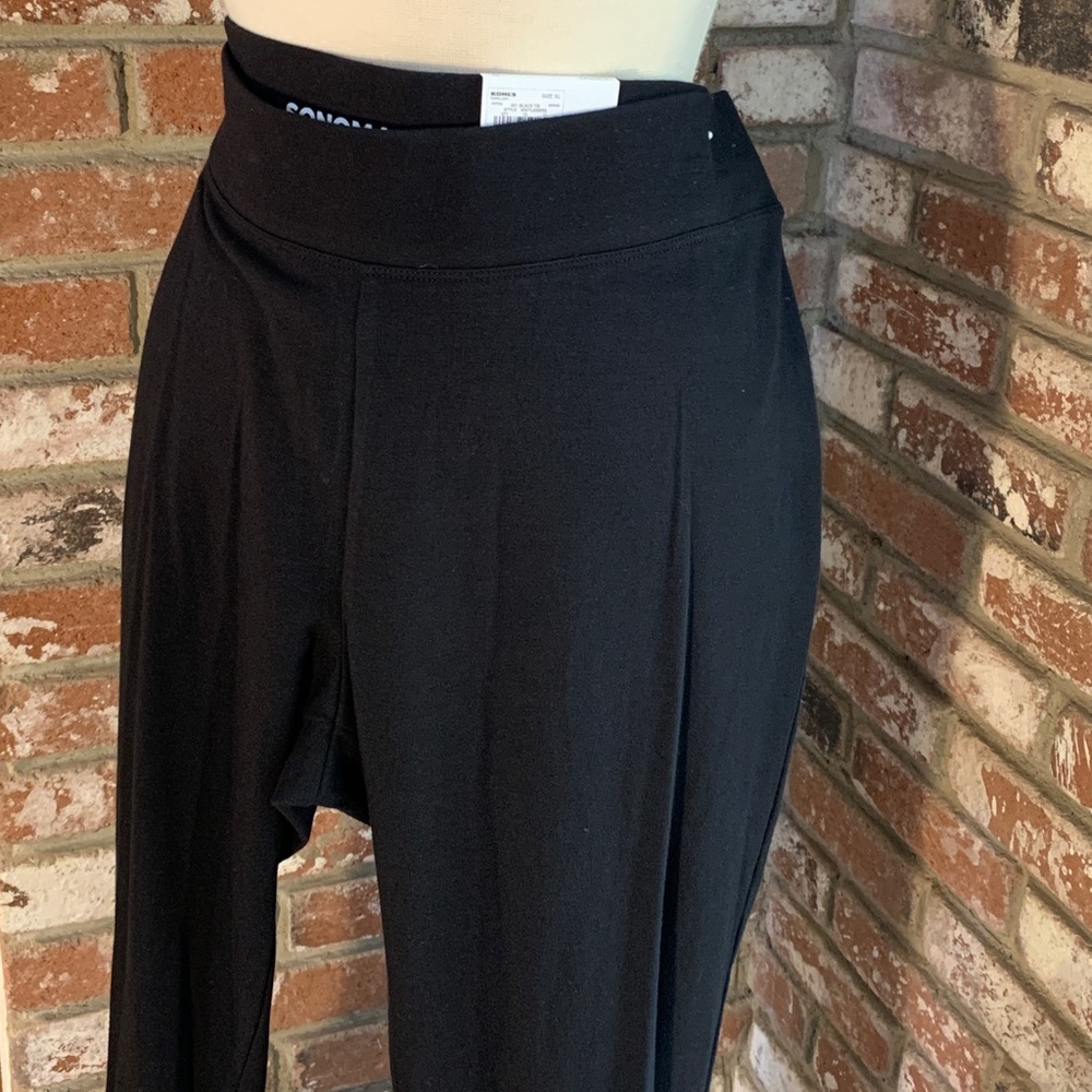 NWT Kohl’s XL Black Leggings w/Cute Ankle Cutouts